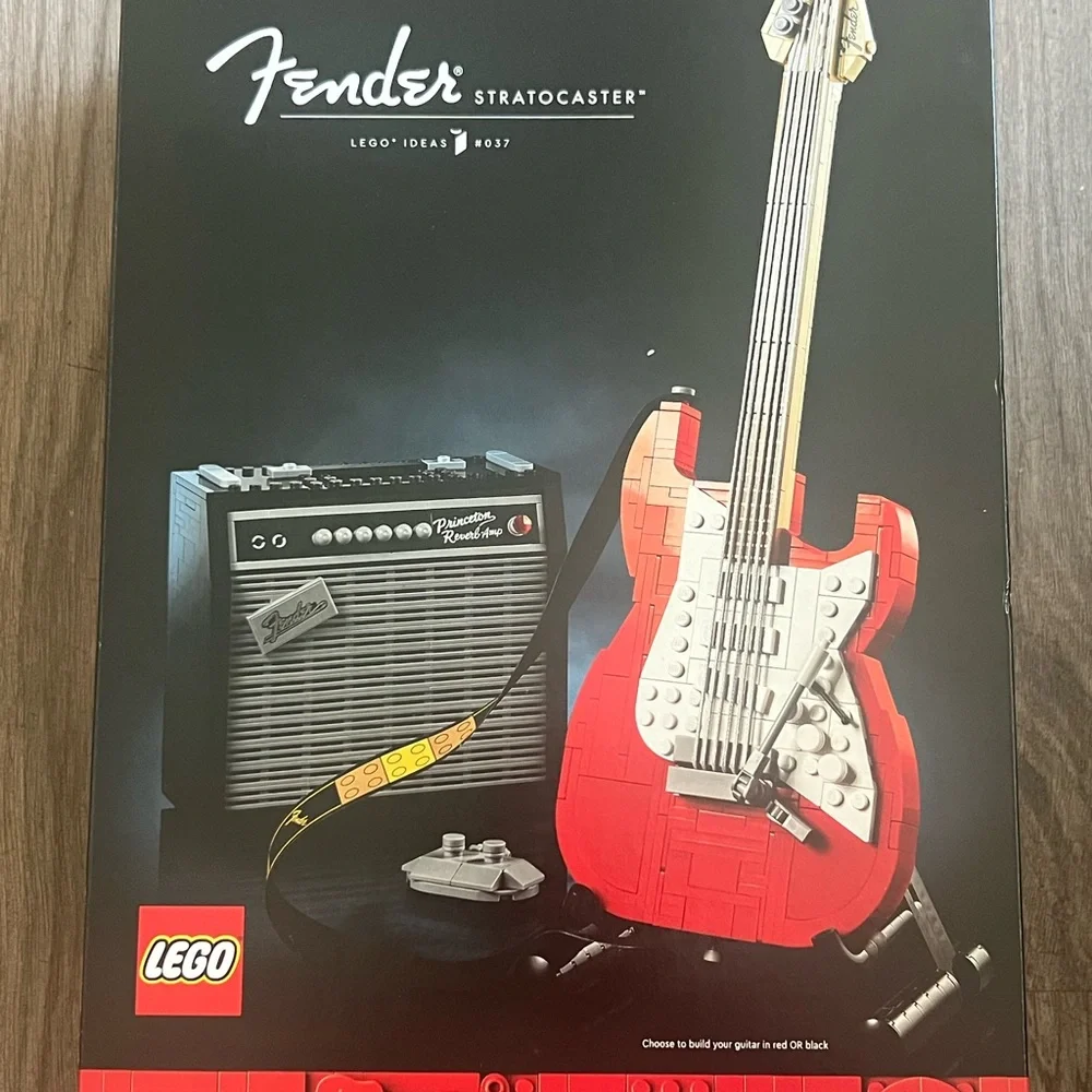 New LEGO Guitar Fender Red and White Stratocaster  Set - Picture 3 of 3